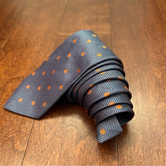 Metropolitan Museum of Art Men’s Polka Dot Tie, 100% Silk, Made in Italy - Picture 2 of 8